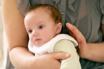 massage or pat baby back to ease hiccups बच्चे के पीट पे मालिश करें